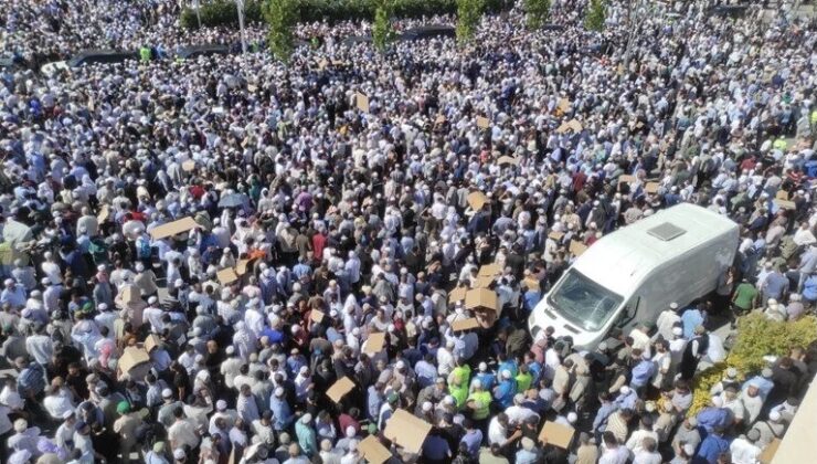 Kilometrelerce yoğunluk oluştu, yüzbinler son yolculuğuna uğurladı