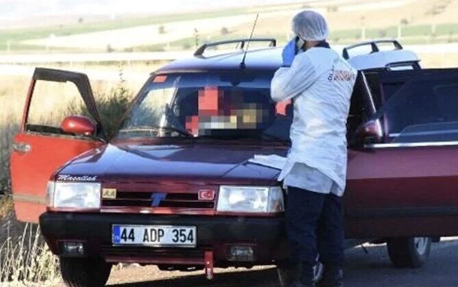 Park halindeki otomobil de silah vurulmuş genç kadın ve erkek cesedi bulundu