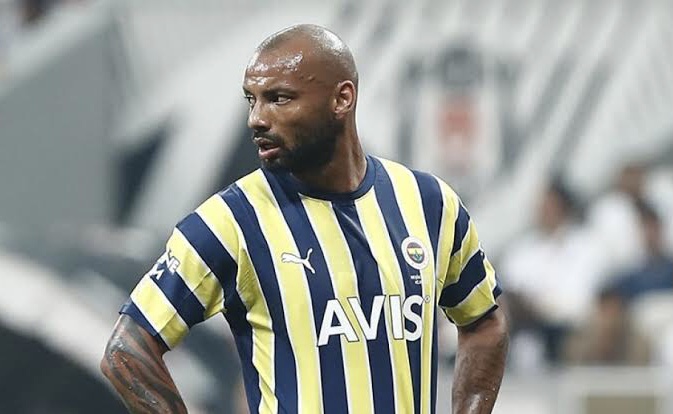 Fenerbahçe bir futbolcuyu daha gönderdi