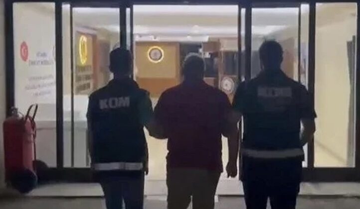 Hastalardan ameliyat karşılığı rüşvet alan doktor gözaltına alındı