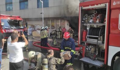 Bayrampaşa’da iş merkezinde yangın çıktı