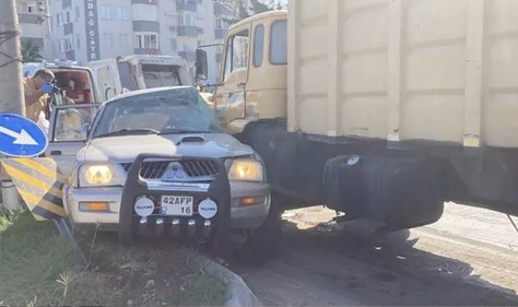 Mersin’de çöp kamyonu dehşeti: 4 kişi öldü, 2 kişi yaralandı