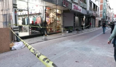 Zeytinburnu’nda mağazaya silahlı saldırı: 1 kişi öldü, 1 kişi yaralandı