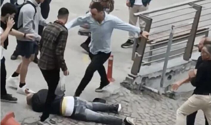 Esenyurt’ta ev sahibi ve oğlu kiracıyı bayıltana kadar dövdü! Yoldan geçerler film gibi izledi