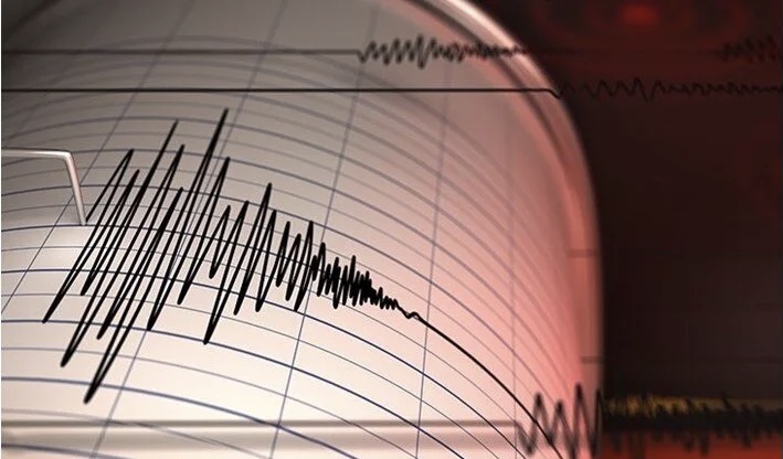 İzmir’de deprem! Büyük korku ve paniğe neden oldu
