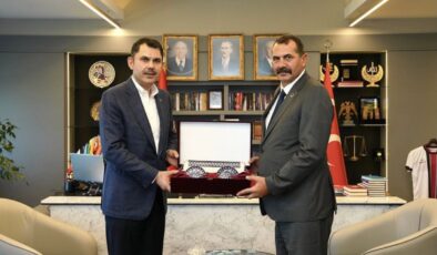 Murat Kurum, MHP İstanbul İl Başkanlığını ziyaret etti