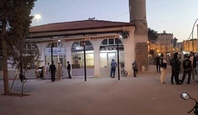 Dini değerlere küfür edip Cami imamını bıçakladı