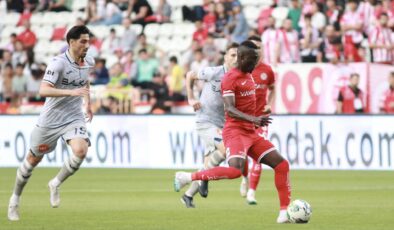 Günün maçı: Antalyaspor – Başakşehir FK karşılaşması saat kaçta, hangi kanalda? Maçı canlı izle