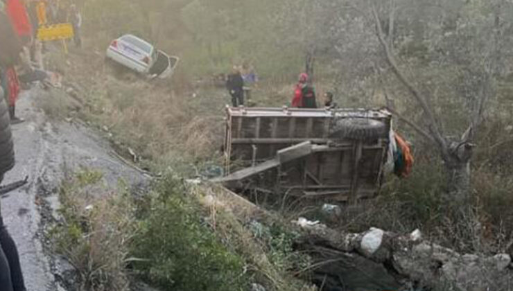 Otomobil ile traktör çarpıştı: 1 kişi öldü, 5 kişi yaralandı