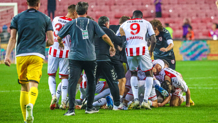 Samsunspor ilk kez kazandı, futbolcular ve taraftarlar sevinç yumağı oldu