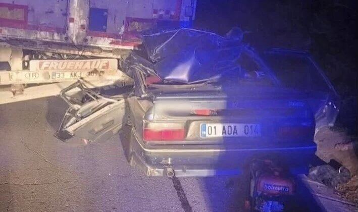 Otomobil TIR’a arkadan çapttığı feci kazada 2 kişi öldü