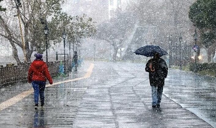 Türkiye soğuk hava dalgasının etkisinde: İstanbul’da kar yağışı başladı