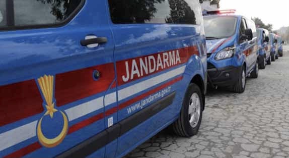 Emekli polis, eşini ve oğlunu öldürdü