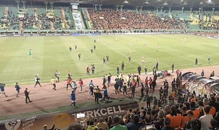 Süper Kupa Finali: Dünyanın en kısa oynanan finali olarak tarihe tarihe geçti