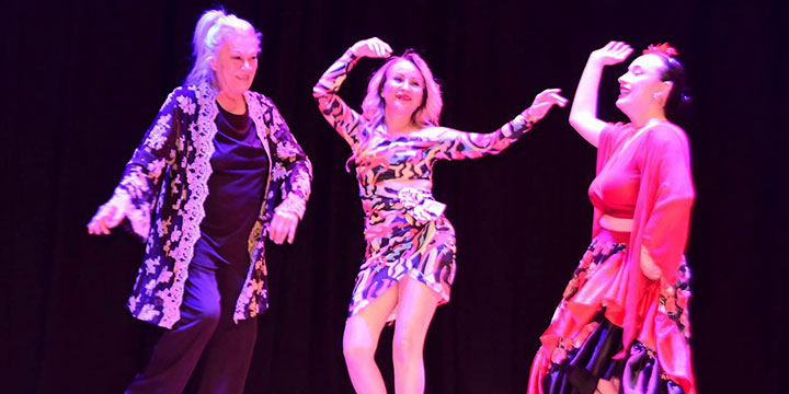 Bir dönemin aranan oyuncusu ‘Bayan Bacak’a yardım gecesi