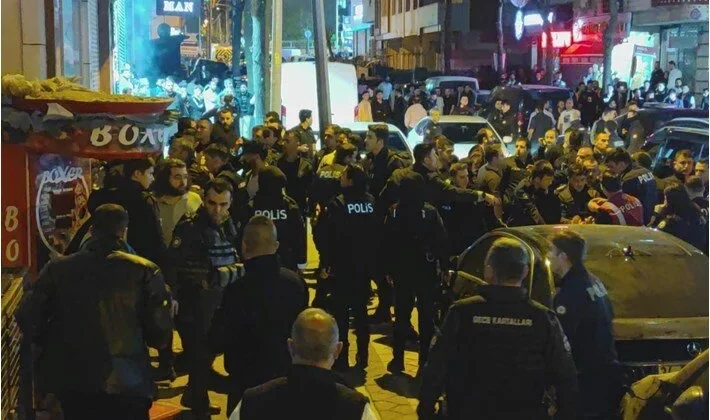 Sultangazi’de kimlik kontrolü yaptırmak istemeyen esnaf olay çıkardı