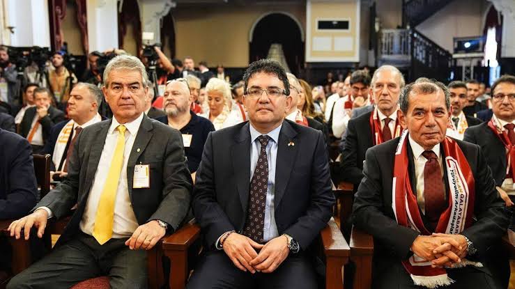 Dursun Özbek, rakibine tarihi fark attı