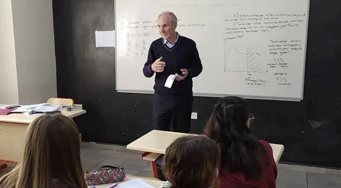 Eyüpsultan’da okulda dehşet yaşandı: Okuldan atılan öğrenci müdüre kurşun yağdırdı