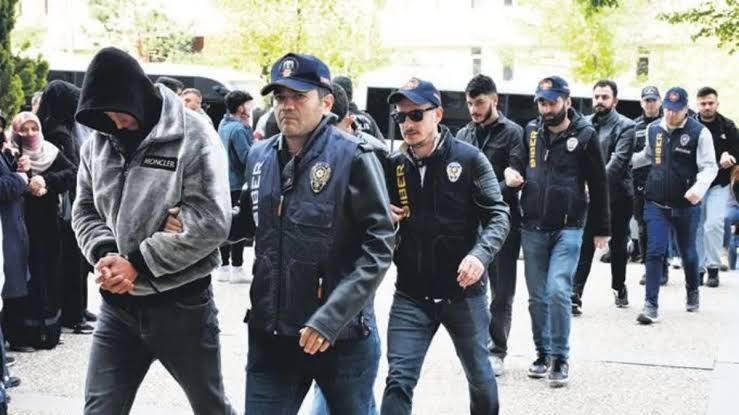 Büyükçekmece’de yasadışı bahis operasyonunda 21 kişi tutuklandı: 16 kişi aranıyor