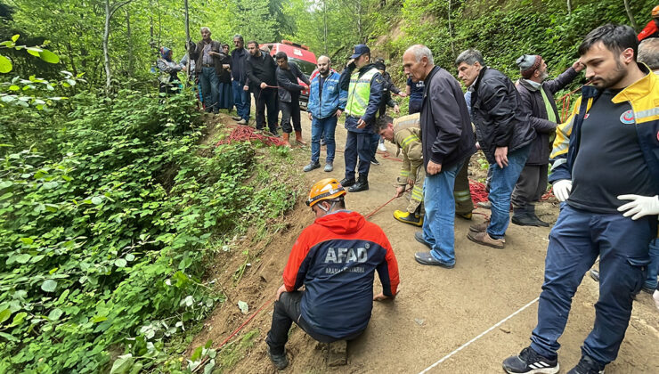 Araç dereye uçtu: 1 kişi öldü, 4 kişi yaralandı