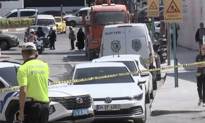 Öğretmene sokak ortasında kanlı pusu