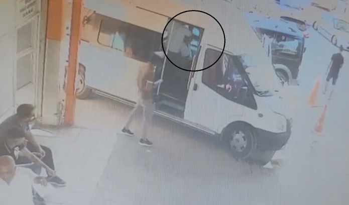 Tartıştığı dolmuş şöförünün kulağını kopardı