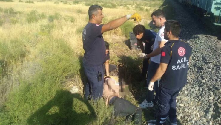 Tren, çapa motoruna çarptı: Feci kazada anne ve 2 çocuğu hayatını kaybetti