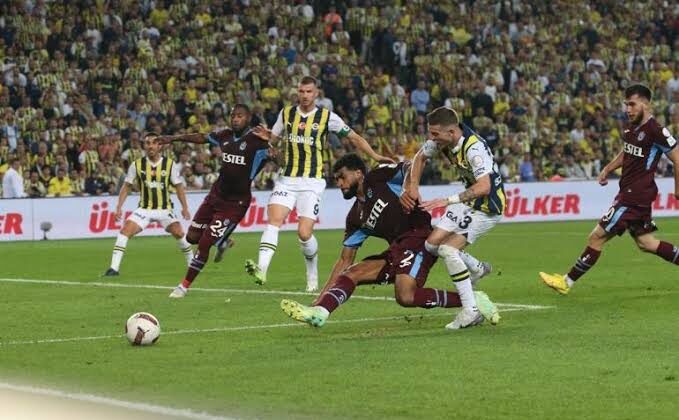 Kadıköy’de dev mücadele başlıyor: Fenerbahçe – Trabzonspor karşılaşması saat kaçta, hangi kanalda yayınlanacak? Maçı canlı izle