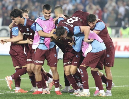 Gençlerimizin hedefi şampiyonluk: Trabzonspor U19 – Barcelona U19 karşılaşması saat kaçta, hangi kanalda yayınlanacak? Maçı canlı izle