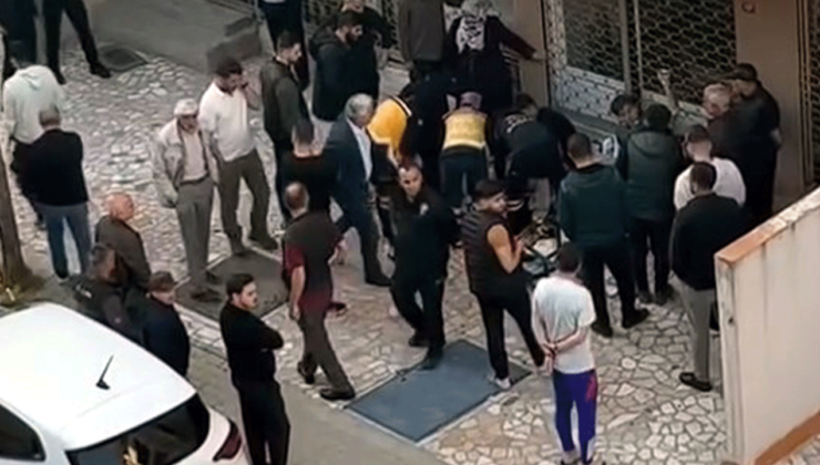 İnternet kafede gençlerin bıçaklı kavgasında kan aktı