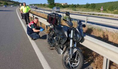 Bariyere çarpıp sürüklenen motosiklet sürücüsü hayatı kaybetti