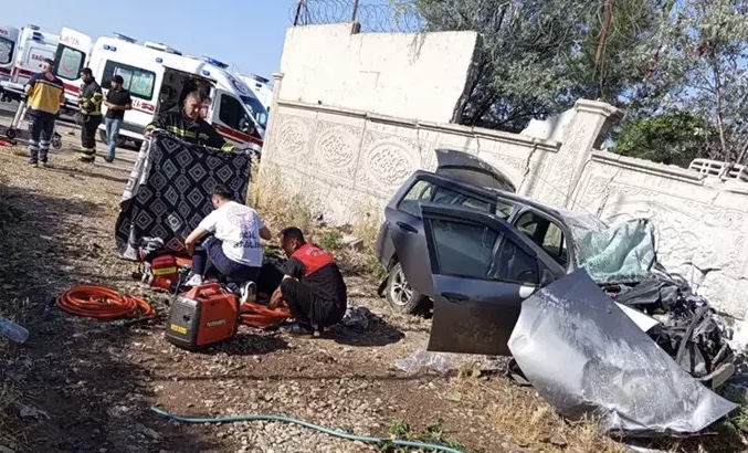 Lastiği patlayan kamyon dehşet saçtı: 1 kişi hayatını kaybetti, 6 kişi yaralandı