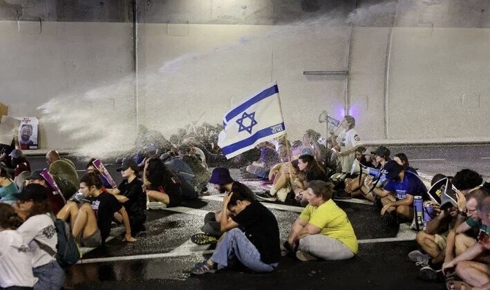 Terör devleti İsrail’de genel grev başladı: Polisle, göstericiler çatışıyor