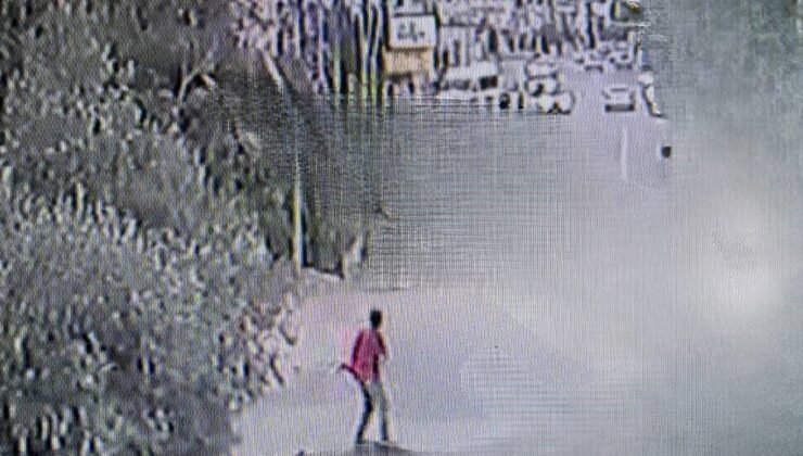 Pompalı tüfekle polislere ve mahalleliye dehşeti yaşattı