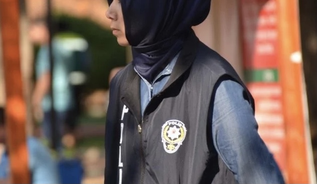 Başörtülü polis memuruna hakaret etti, “sarhoştum” deyip serbest kaldı