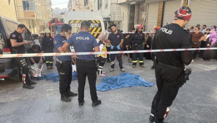 Esenyurt’ta servis minibüsü, anne ve oğluna çarptı: 1 yaşındaki çocuk hayatını kaybetti, anne ağır yaralandı