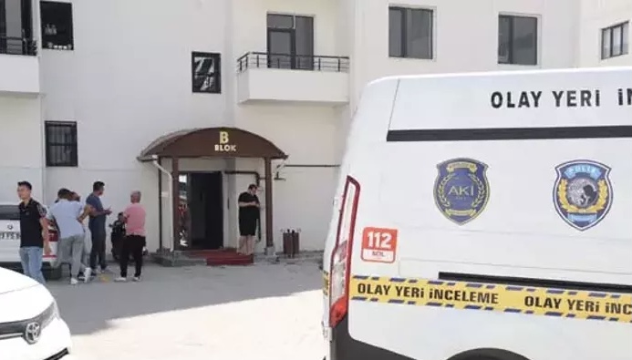 Evinde eşinin yanında başka bir erkeği gören başkomiser, şahsı tabancayla vurarak öldürdü