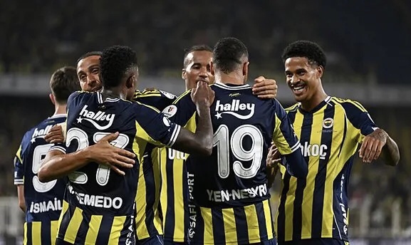 Fenerbahçe’de İstanbul derbisinde Kasımpaşa’yla karşılaşıyor: Kasımpaşa – Fenerbahçe karşılaşması saat kaçta başlayacak, hangi kanaldan yayınlanacak yayınlanacak? Maçı canlı izle