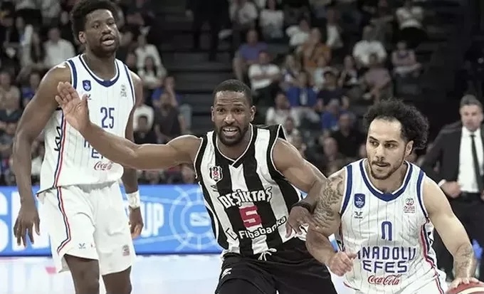 Basketbol Süper Ligi’inde namağluplar derbisi: Beşiktaş – Anadolu Efes karşılaşması saat kaçta başlayacak, hangi kanaldan yayınlanacak? Maçı canlı izle