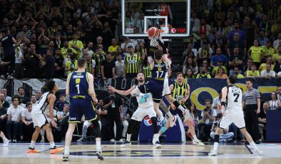 Basketbol final serisinde üçüncü mücadele başlıyor: Beşiktaş GAİN – Fenerbahçe Beko, karşılaşması saat kaçta başlayacak, hangi kanaldan yayınlanacak? Maçı canlı izle