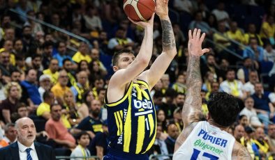 Yarı final serisinde ikinci mücadele başlıyor: Fenerbahçe Beko – Anadolu Efes, karşılaşması saat kaçta başlayacak, hangi kanaldan yayınlanacak? Maçı canlı izle