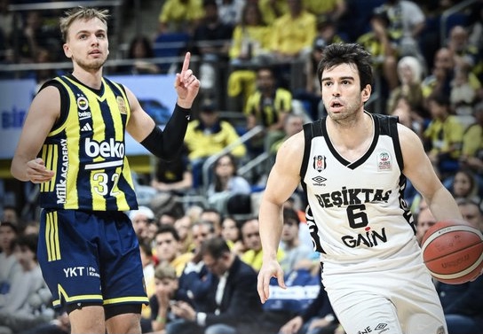 Basketbol şampiyonluk serisinde ikinci randevu başlıyor: Fenerbahçe Beko – Beşiktaş GAİN, karşılaşması saat kaçta başlayacak, hangi kanaldan yayınlanacak? Maçı canlı izle