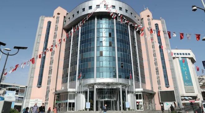 CHP’li İzmit Belediyesi’ne yolsuzluk ve rüşvet operasyonu