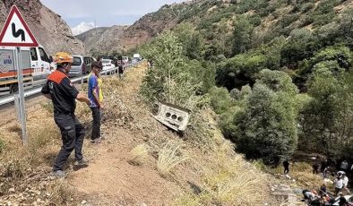 Sivas’ta yolcu otobüsü şarampole yuvarlandı: İlk belirlemelere göre, 4 kişi hayatını kaybetti, 4 ağır, 10 kişi yaralandı