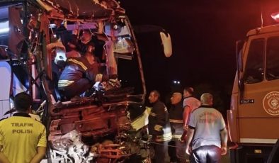 Gaziantep’te yolcu otobüsü ile Tır çarpıştı: 2 kişi hayatını kaybetti, birçoğu ağır 22 kişi yaralandı