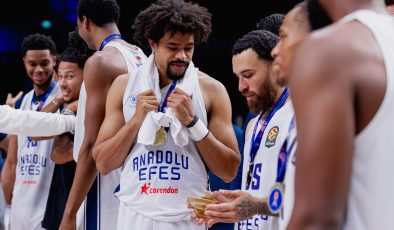 Euroleague yeni sezon bu akşam başlıyor: Barcelona – Anadolu Efes, karşılaşması saat kaçta başlıyor, hangi kanaldan yayınlanacak? Maçı canlı izle